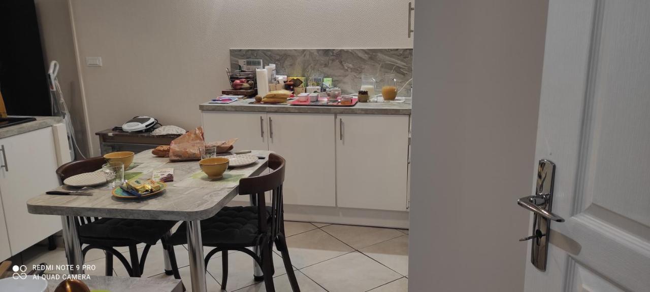 Les Plaisirs De La Ruralite Apartment Vendresse Luaran gambar
