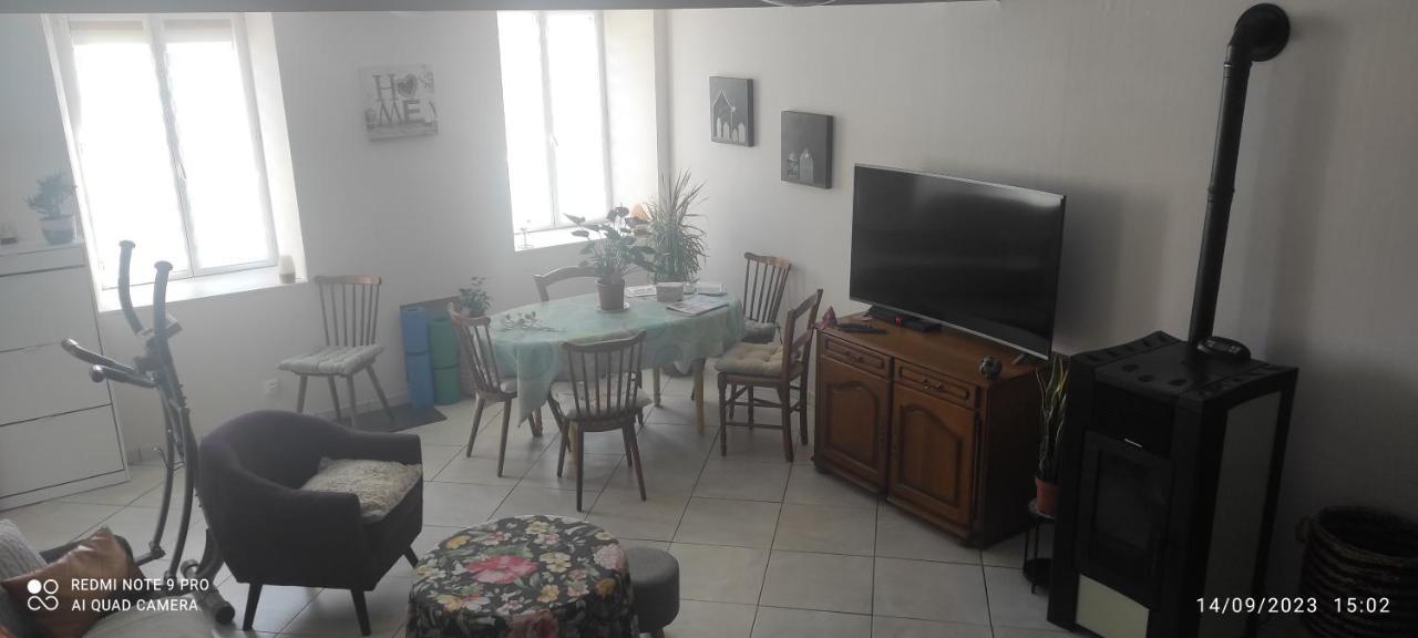 Les Plaisirs De La Ruralite Apartment Vendresse Luaran gambar